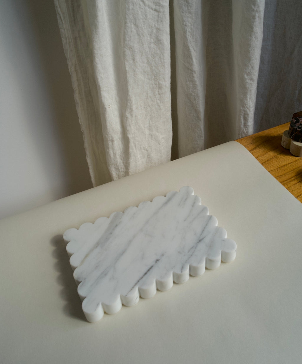 Small Grey/White Marble Scalloped Tray | BRANIK