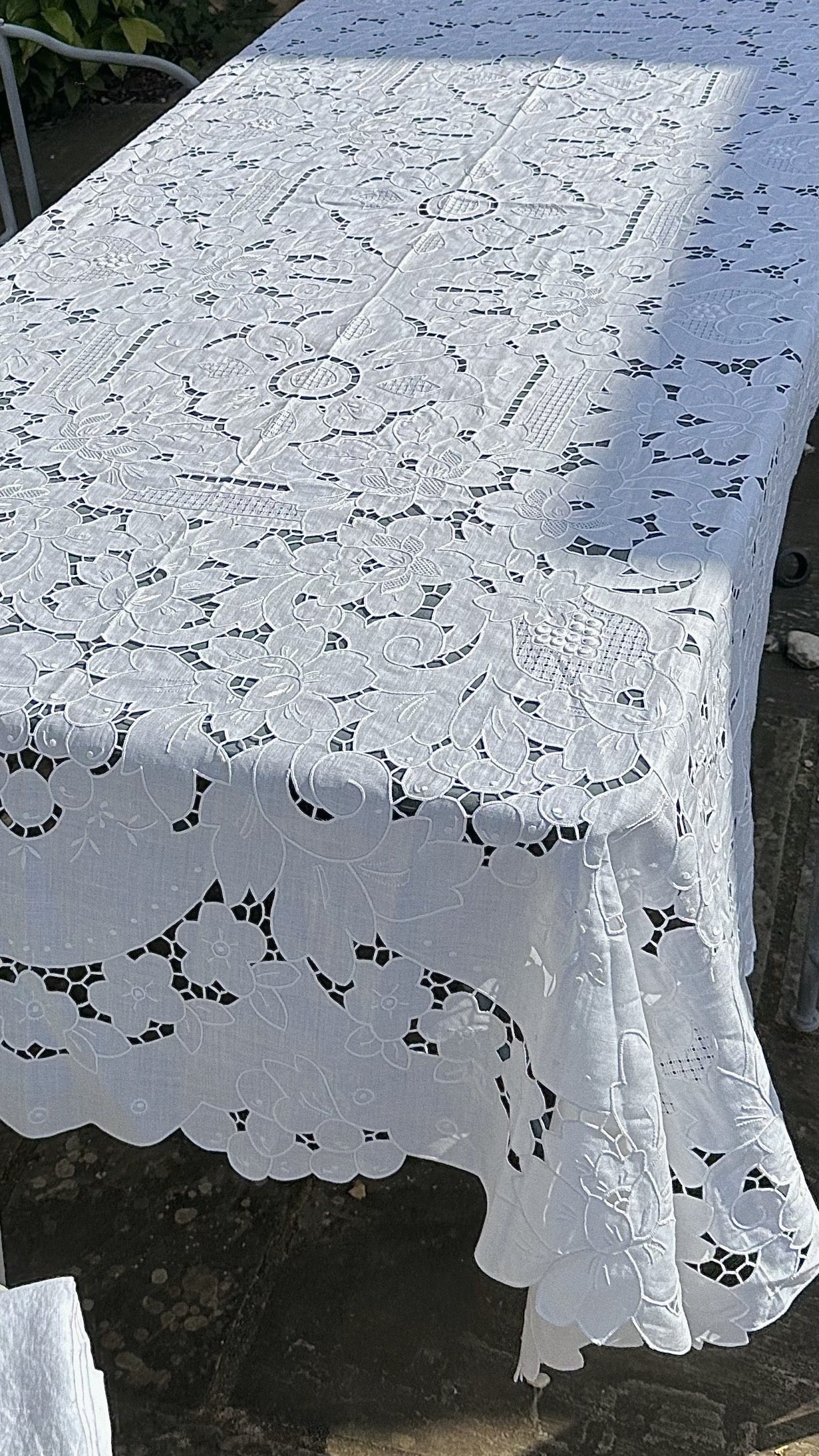 Vintage White Linen Embroidered Cutwork Fruit-n-Flower Tablecloth 265 x 175 cm
