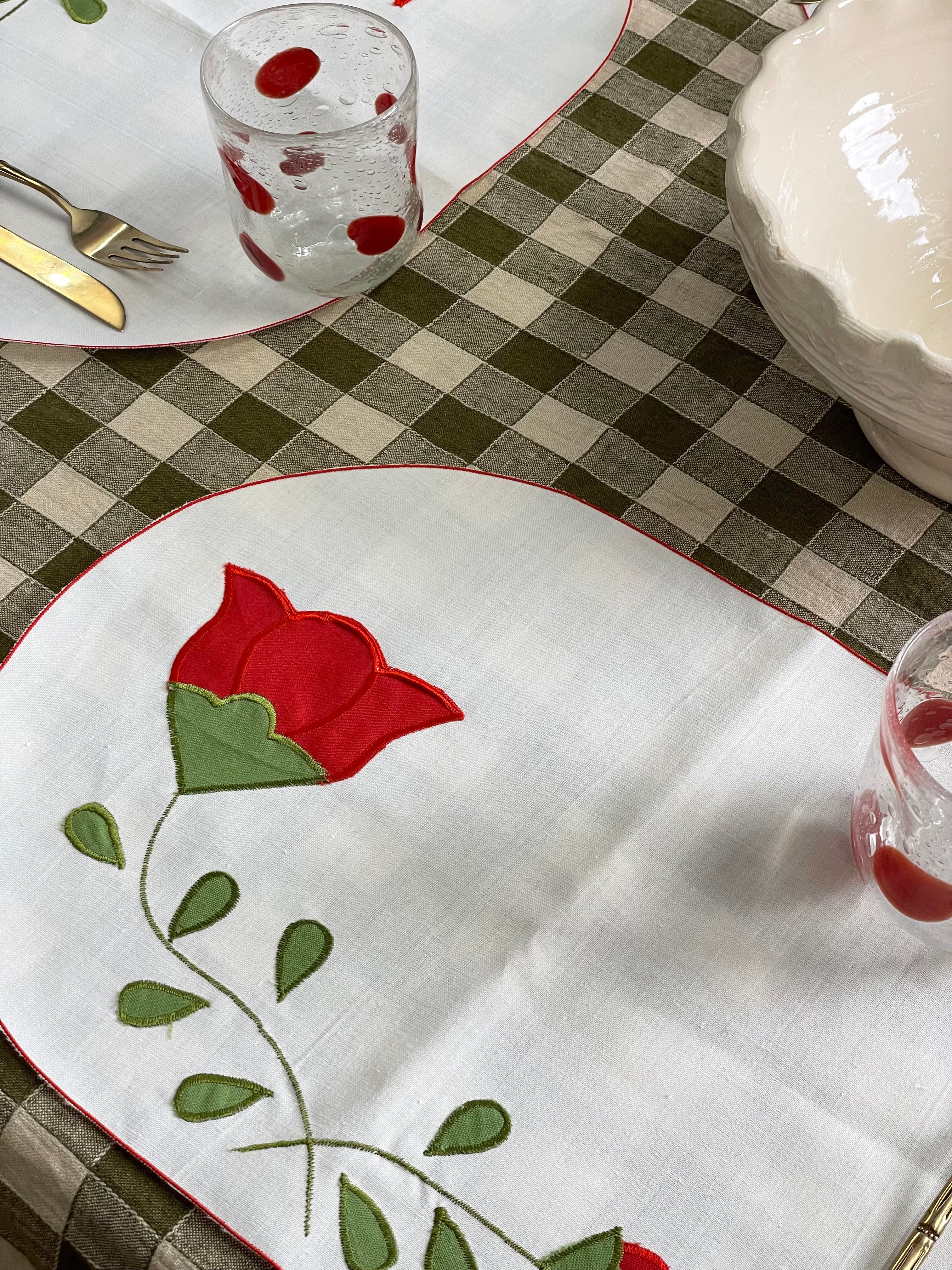 Set Of 4 Vintage Oval Cotton Placemats Red Rose Bud Applique Placemats